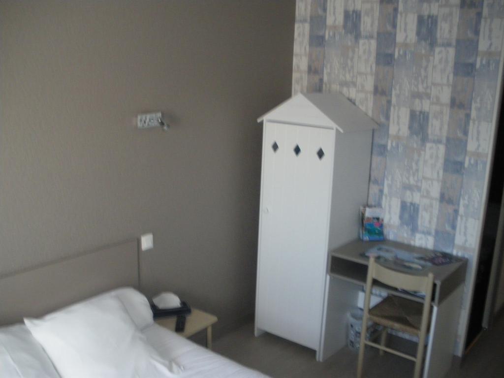 Hotel Du Port Concarneau Phòng bức ảnh