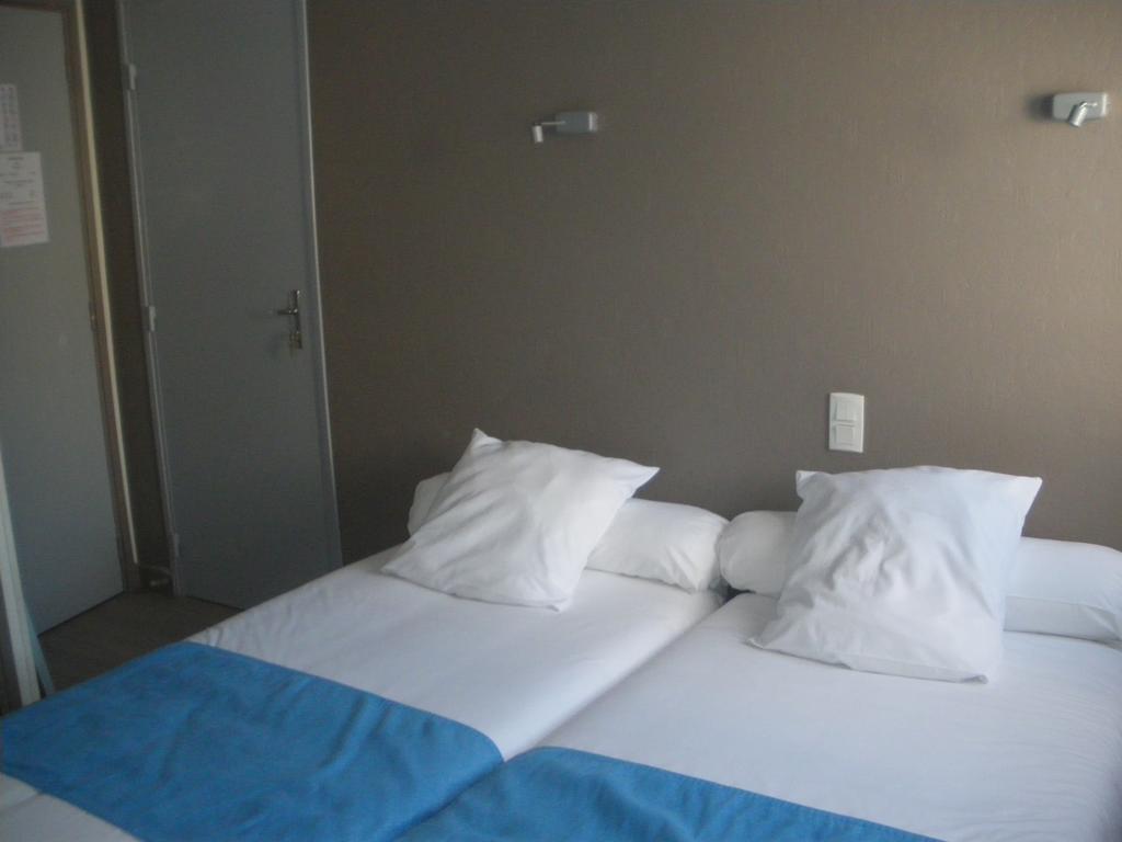 Hotel Du Port Concarneau Phòng bức ảnh