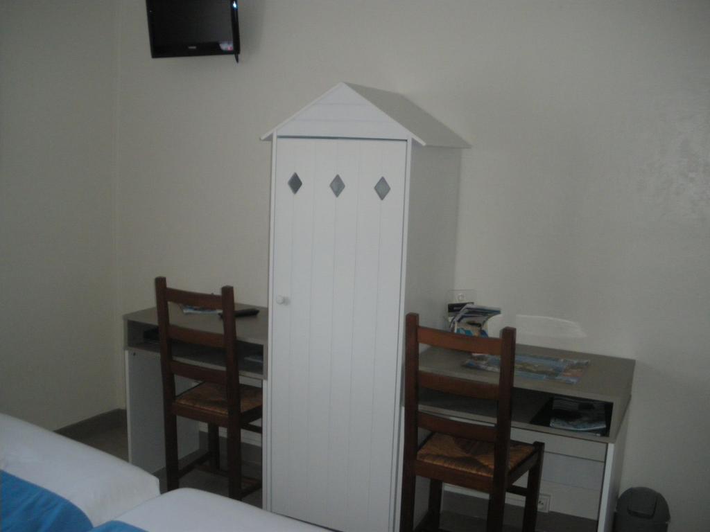 Hotel Du Port Concarneau Phòng bức ảnh