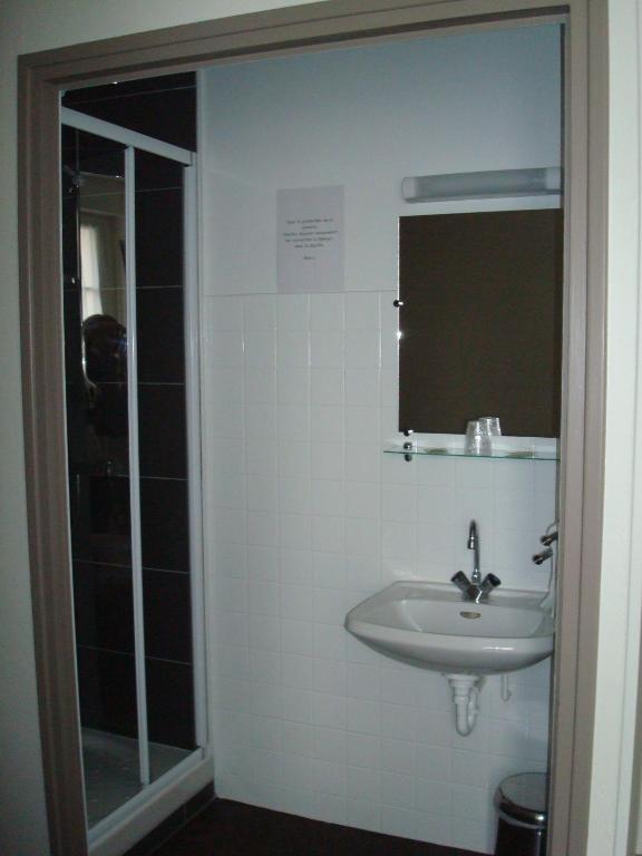 Hotel Du Port Concarneau Phòng bức ảnh